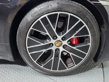 2022 Porsche Taycan с пробегом 15 404 км
