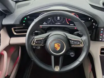 2022 Porsche Taycan с пробегом 15 404 км