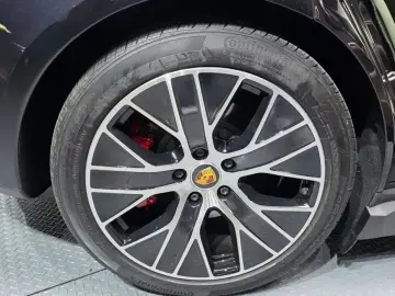 2022 Porsche Taycan с пробегом 15 404 км