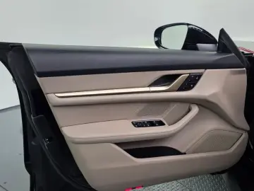 2022 Porsche Taycan с пробегом 15 404 км