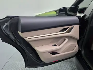 2022 Porsche Taycan с пробегом 15 404 км