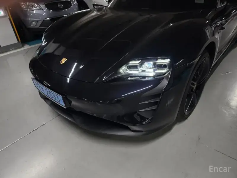 2022 Porsche Taycan с пробегом 52 000 км