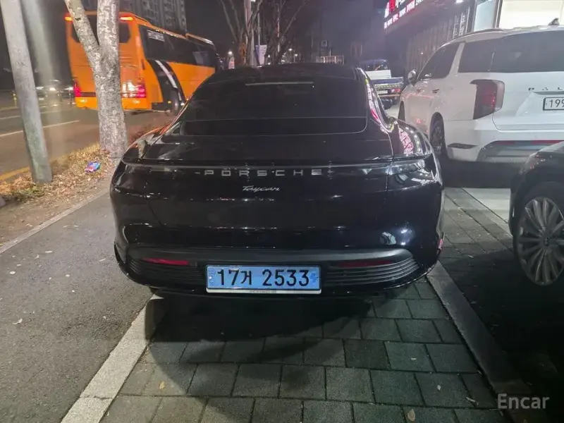 2022 Porsche Taycan с пробегом 52 000 км