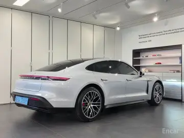 2021 Porsche Taycan с пробегом 31 205 км