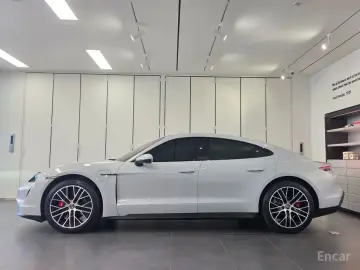 2021 Porsche Taycan с пробегом 31 205 км