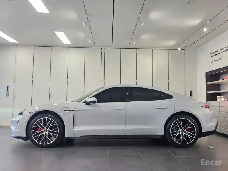 2021 Porsche Taycan с пробегом 31 205 км