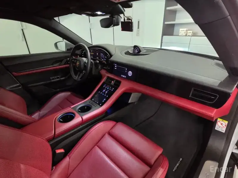 2021 Porsche Taycan с пробегом 31 205 км