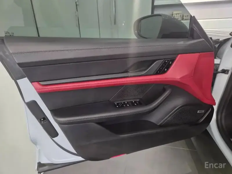 2021 Porsche Taycan с пробегом 31 205 км