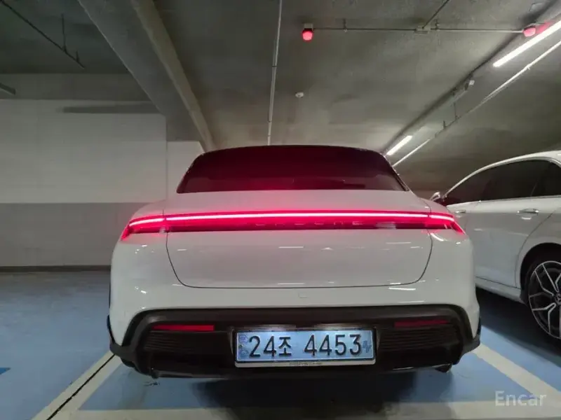 2022 Porsche Taycan с пробегом 23 903 км