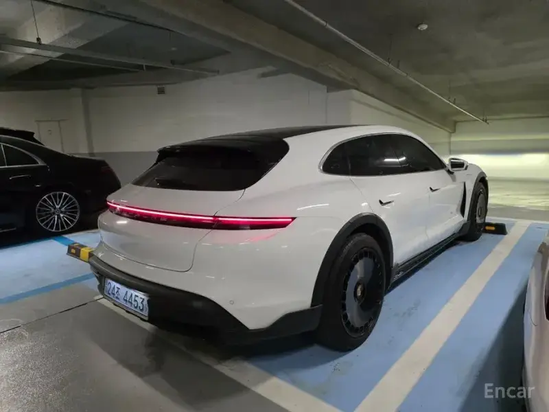 2022 Porsche Taycan с пробегом 23 903 км