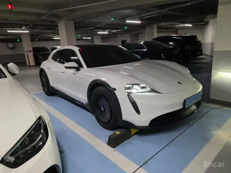 2022 Porsche Taycan с пробегом 23 903 км