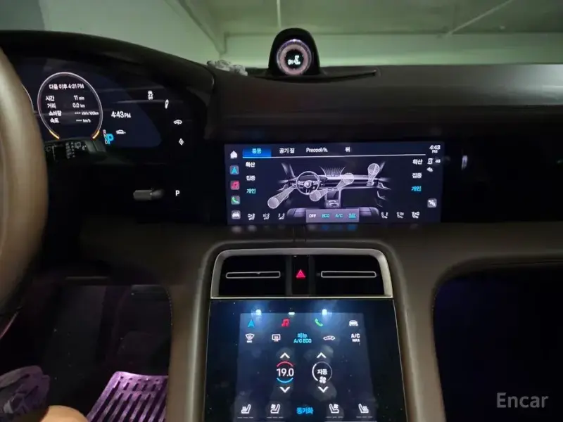 2022 Porsche Taycan с пробегом 23 903 км