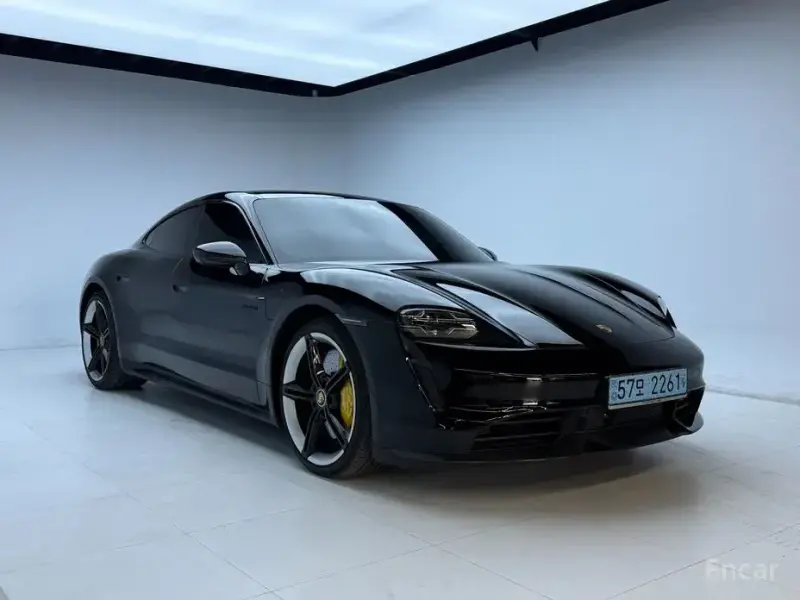2021 Porsche Taycan с пробегом 34 000 км