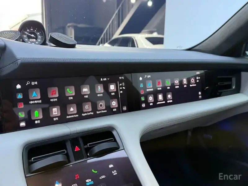 2021 Porsche Taycan с пробегом 34 000 км