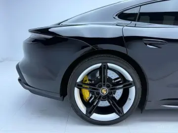 2021 Porsche Taycan с пробегом 34 000 км