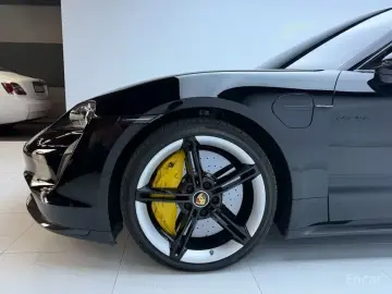 2021 Porsche Taycan с пробегом 34 000 км