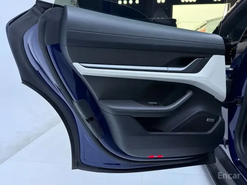 2021 Porsche Taycan с пробегом 34 000 км