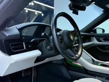2021 Porsche Taycan с пробегом 34 000 км