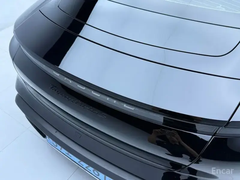 2021 Porsche Taycan с пробегом 34 000 км