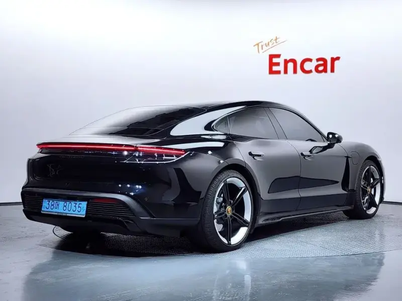 2022 Porsche Taycan с пробегом 54 452 км