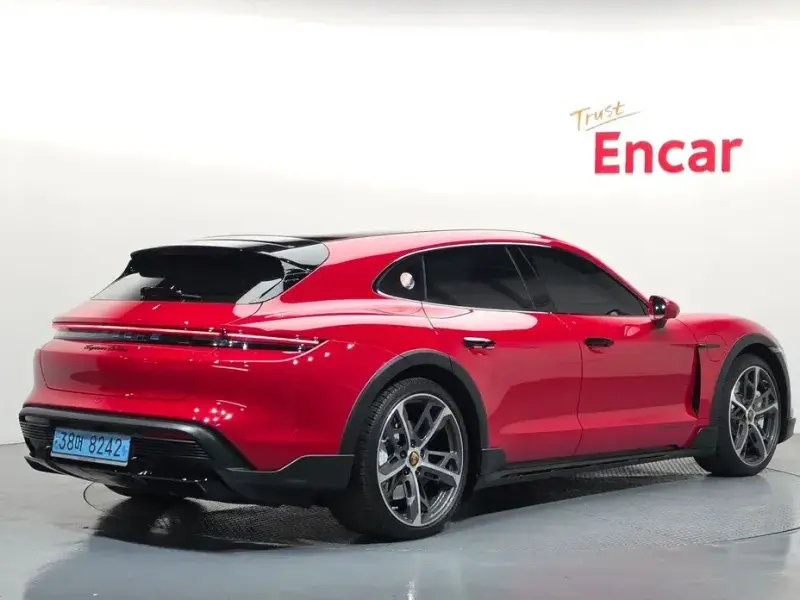 2022 Porsche Taycan с пробегом 8 219 км