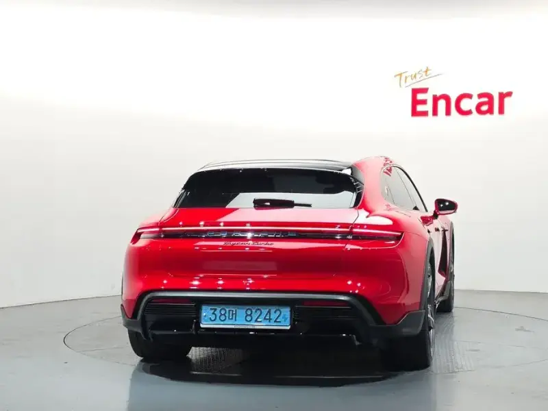 2022 Porsche Taycan с пробегом 8 219 км