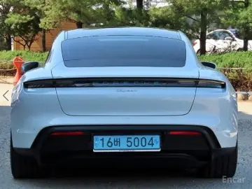 2023 Porsche Taycan с пробегом 33 785 км