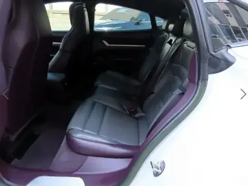 2023 Porsche Taycan с пробегом 33 785 км