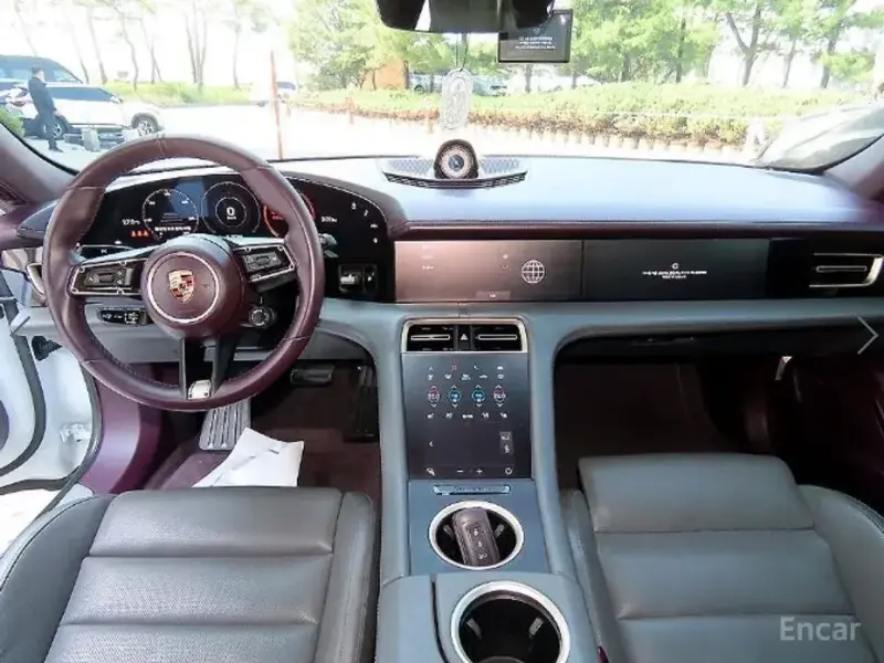 2023 Porsche Taycan с пробегом 33 785 км