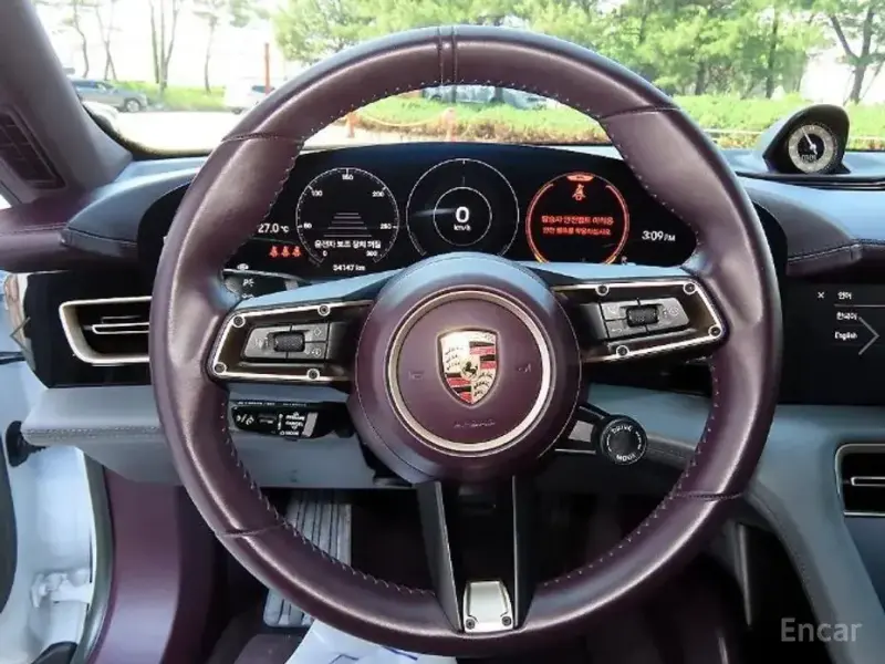 2023 Porsche Taycan с пробегом 33 785 км