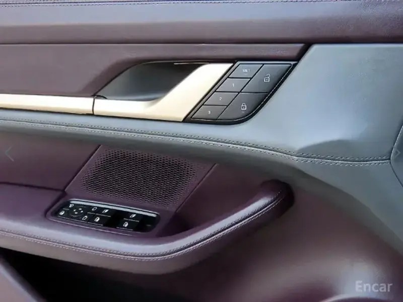 2023 Porsche Taycan с пробегом 33 785 км