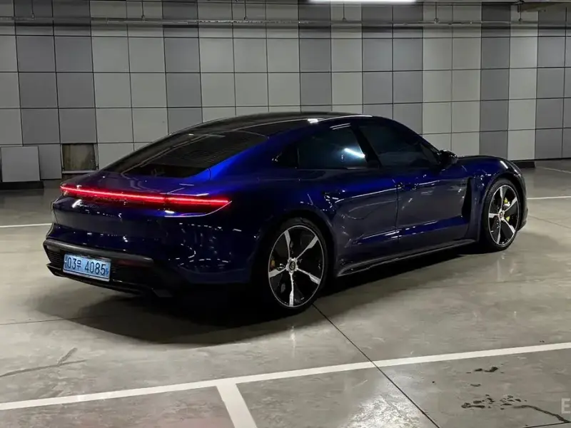 2021 Porsche Taycan с пробегом 26 500 км