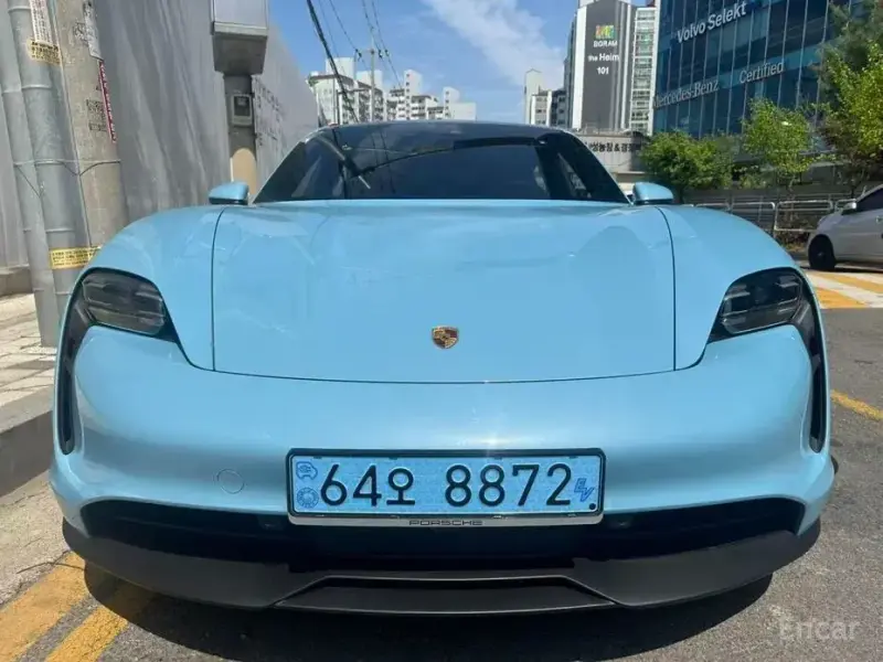 2023 Porsche Taycan с пробегом 13 000 км
