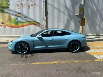 2023 Porsche Taycan с пробегом 13 000 км