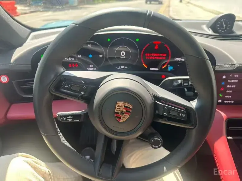 2023 Porsche Taycan с пробегом 13 000 км
