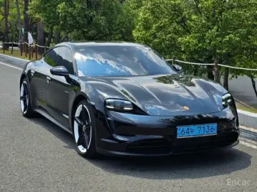 2022 Porsche Taycan с пробегом 29 000 км