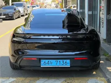 2022 Porsche Taycan с пробегом 29 000 км