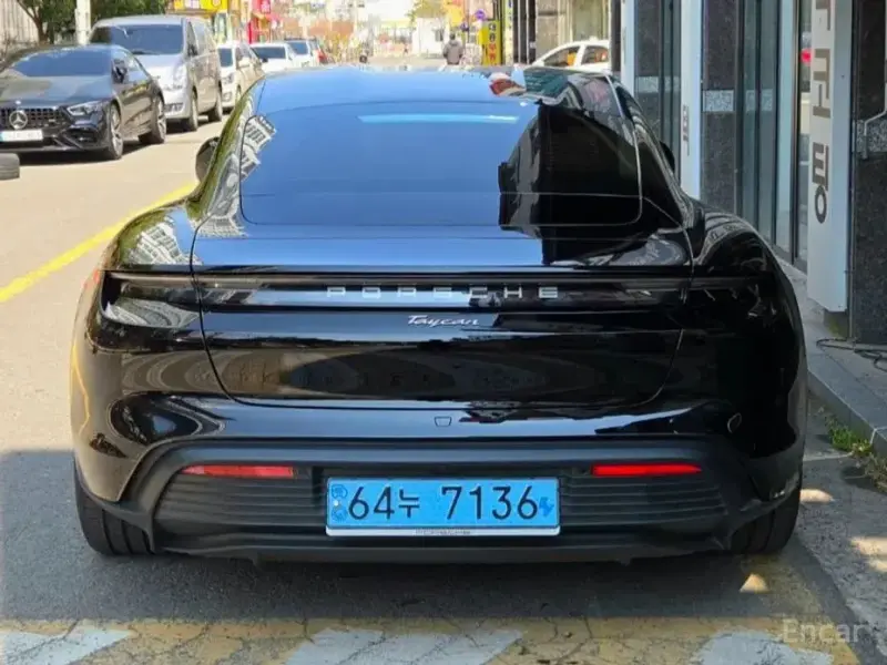 2022 Porsche Taycan с пробегом 29 000 км