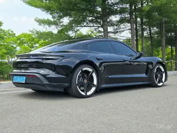 2022 Porsche Taycan с пробегом 29 000 км