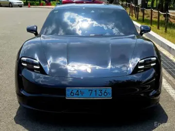 2022 Porsche Taycan с пробегом 29 000 км