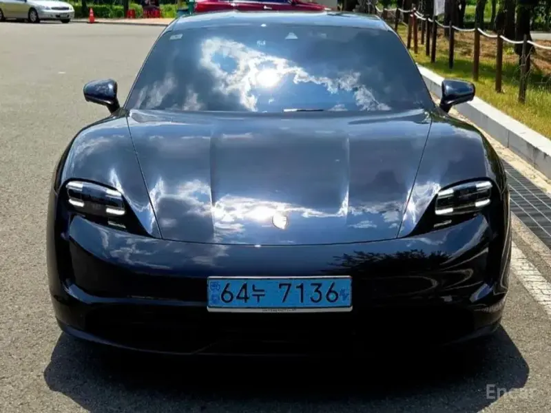 2022 Porsche Taycan с пробегом 29 000 км