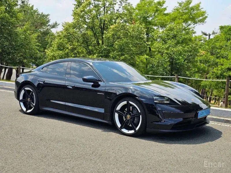 2022 Porsche Taycan с пробегом 29 000 км