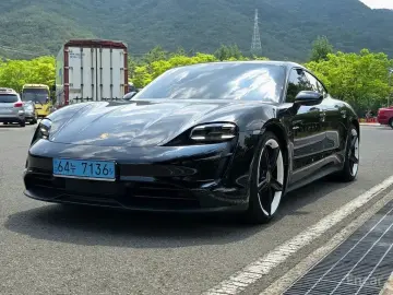 2022 Porsche Taycan с пробегом 29 000 км