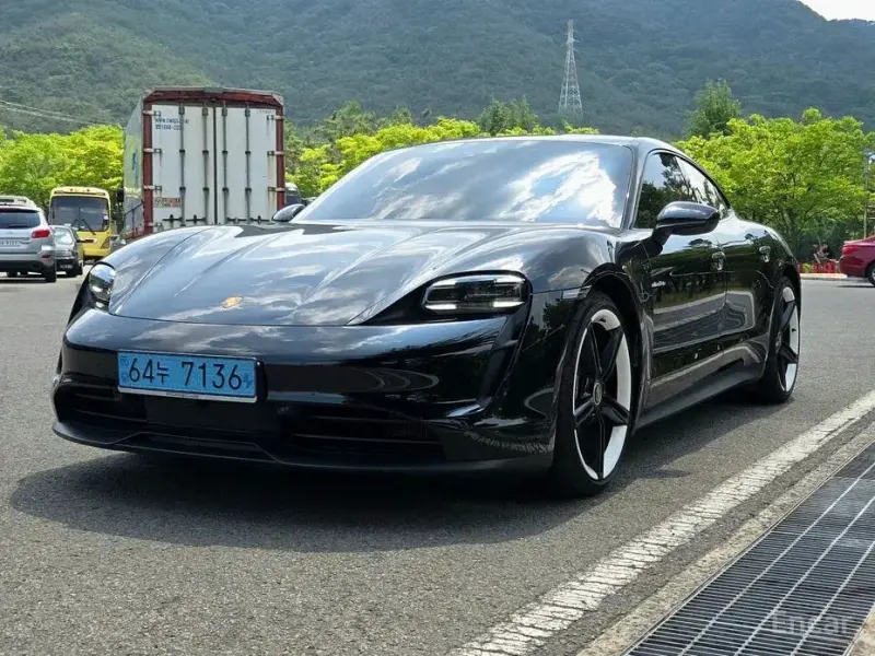 2022 Porsche Taycan с пробегом 29 000 км
