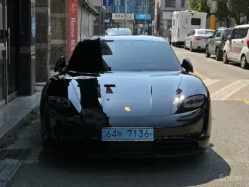 2022 Porsche Taycan с пробегом 29 000 км