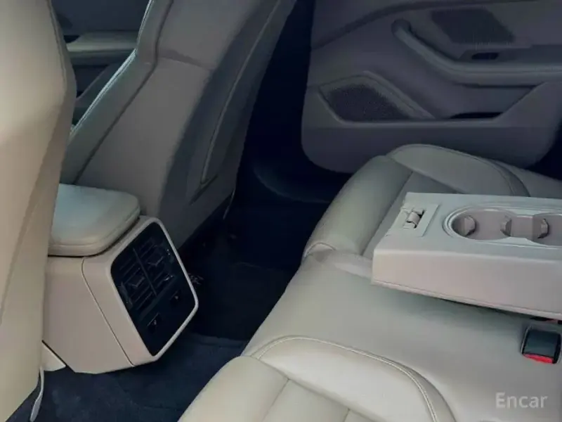 2022 Porsche Taycan с пробегом 29 000 км