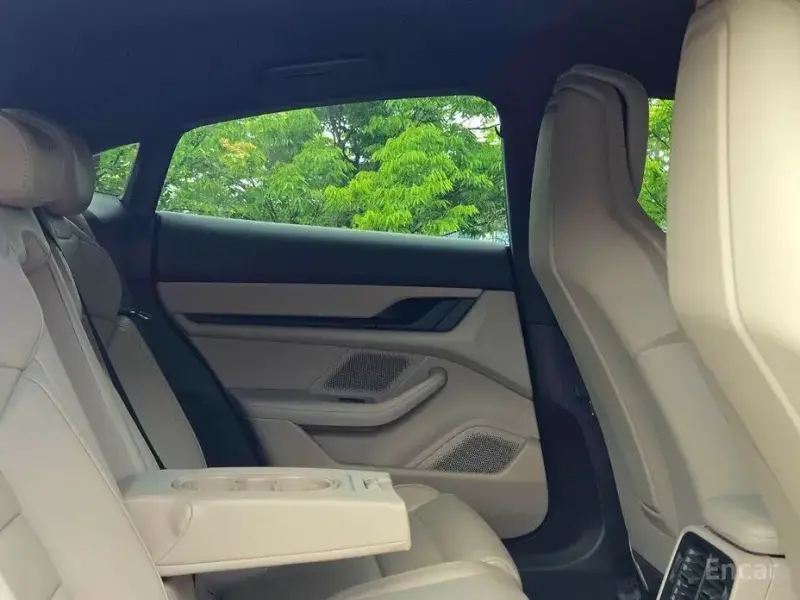 2022 Porsche Taycan с пробегом 29 000 км