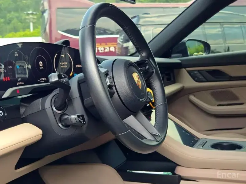 2022 Porsche Taycan с пробегом 29 000 км