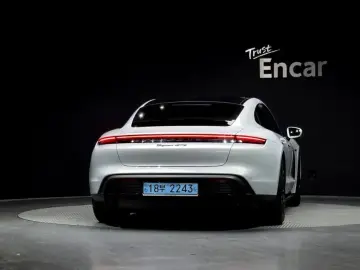 2023 Porsche Taycan с пробегом 48 549 км