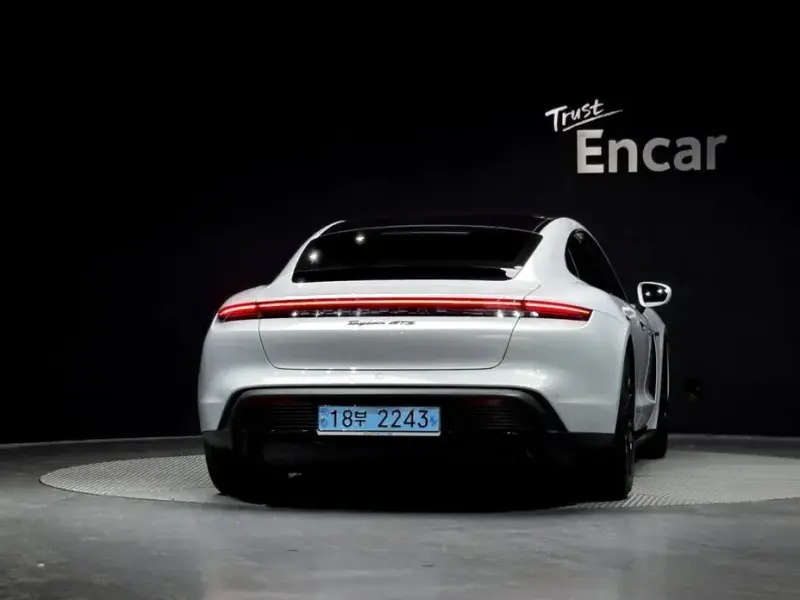 2023 Porsche Taycan с пробегом 48 549 км